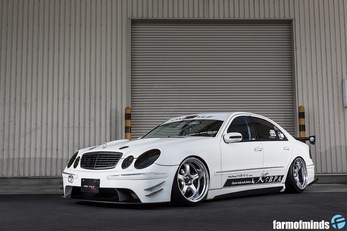 Mercedes-Benz-E-Class-W211-4