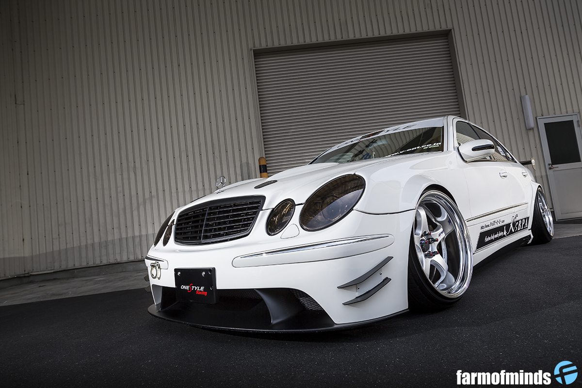 Mercedes-Benz-E-Class-W211-5